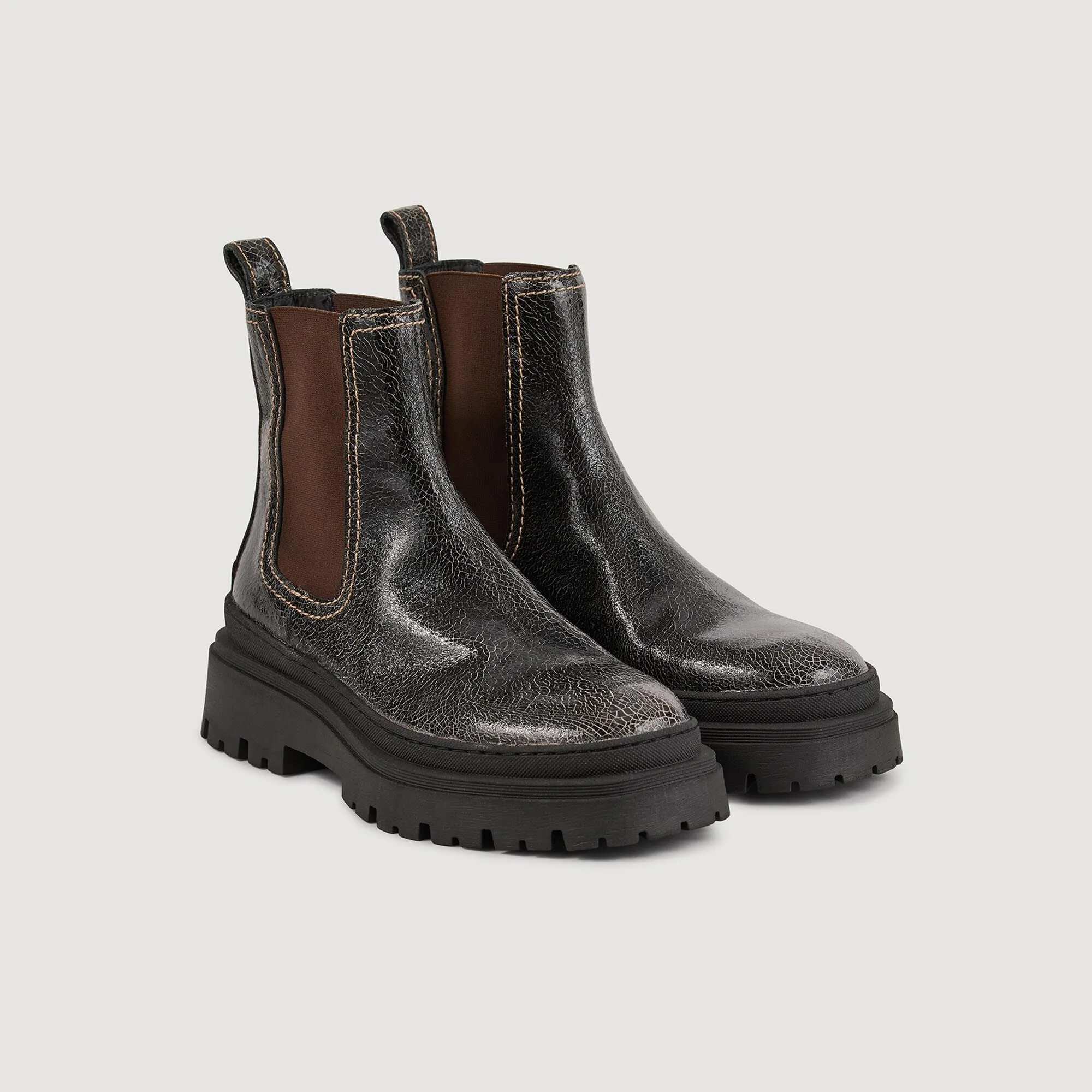 Lorann Crackled Leather Chelsea Boots Black