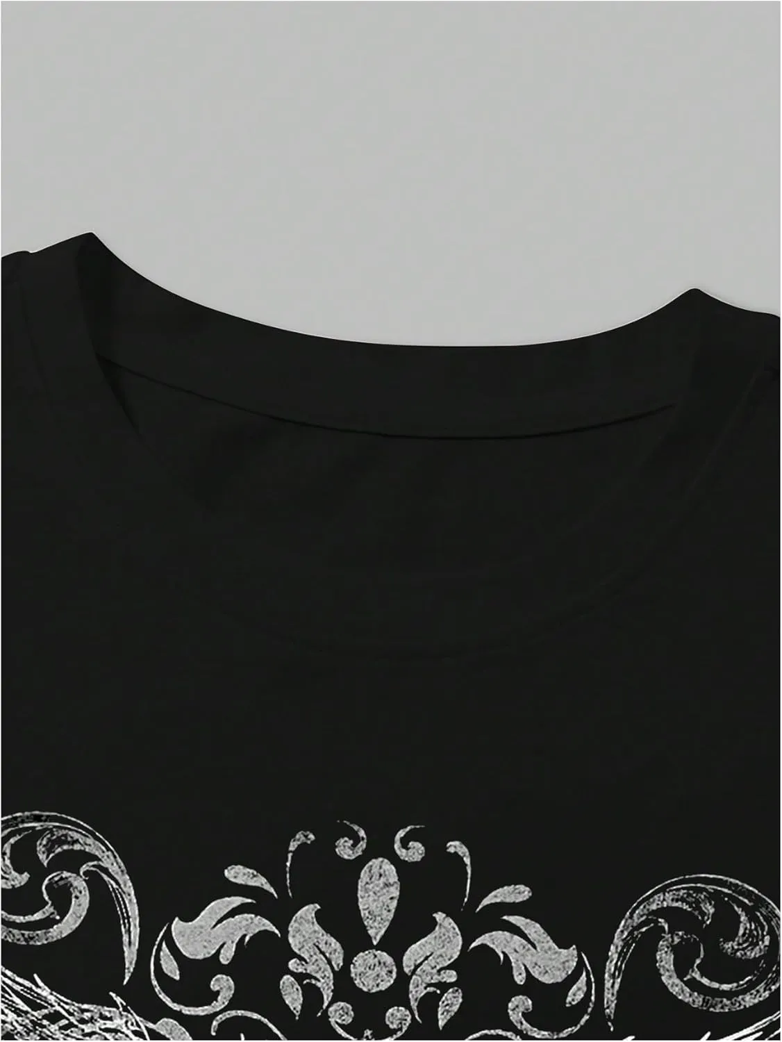 Women's Gothic Heart Graphic Tees Short Sleeve Crew Neck Slim Fit T Shirt Vintage Y2K Tops